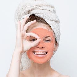 Deeply Cleanses Pores