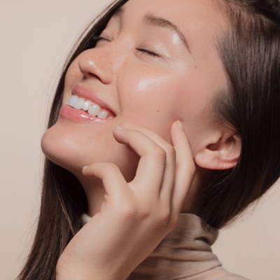 Gently Cleanses & Brightens