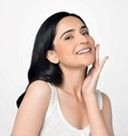 Fades Blemishes & Evens Skin Tone