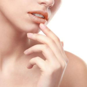 12 Hour Moisturization with Natural Tint