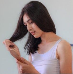 Detangles Hair