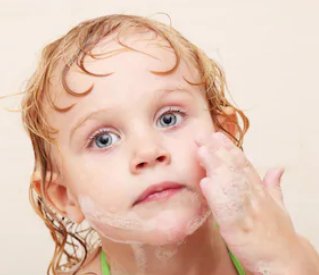 Cleanses & Soothes the Skin