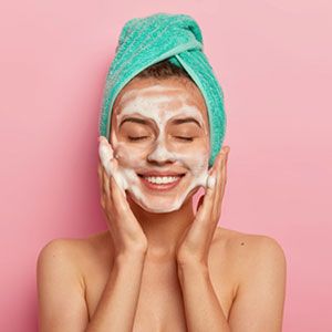 Removes Makeup Quickly