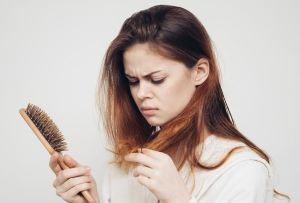 REDUCES HAIR FALL & STRENGTHENS HAIR