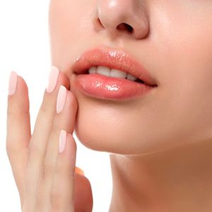 Heals & Nourishes Chapped Lips